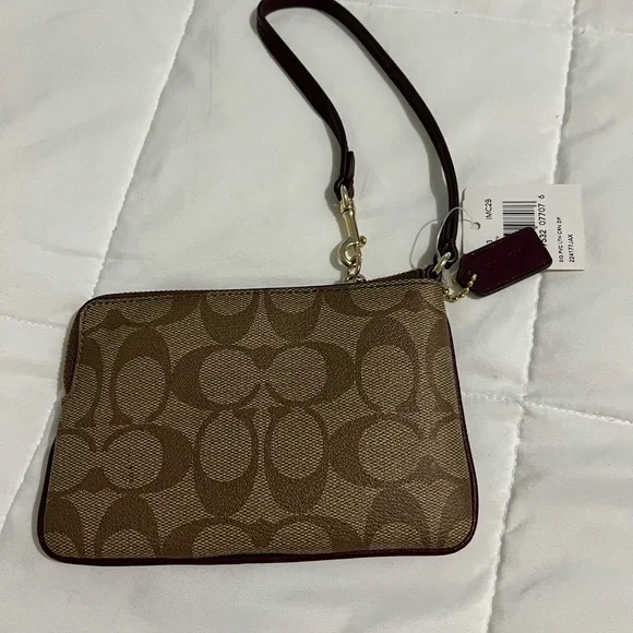 Coach Wristlet NWT - Picture 2 of 2